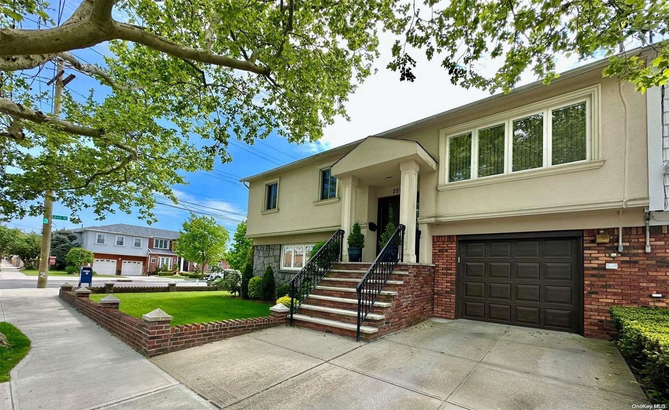 Attached, Exterior, Facade, Brick Facade, Raised Ranch