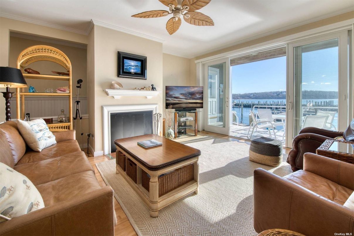 Fireplace, Interior, Living room, Water