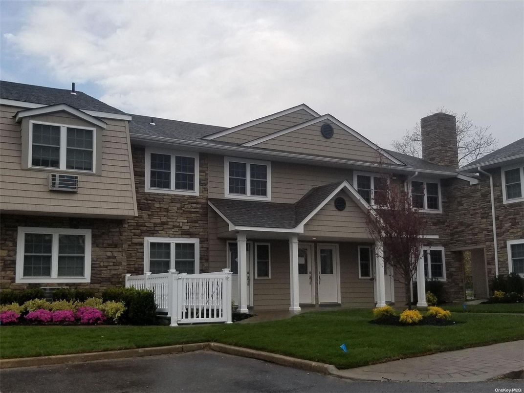 Exterior, Facade, Rowhouse