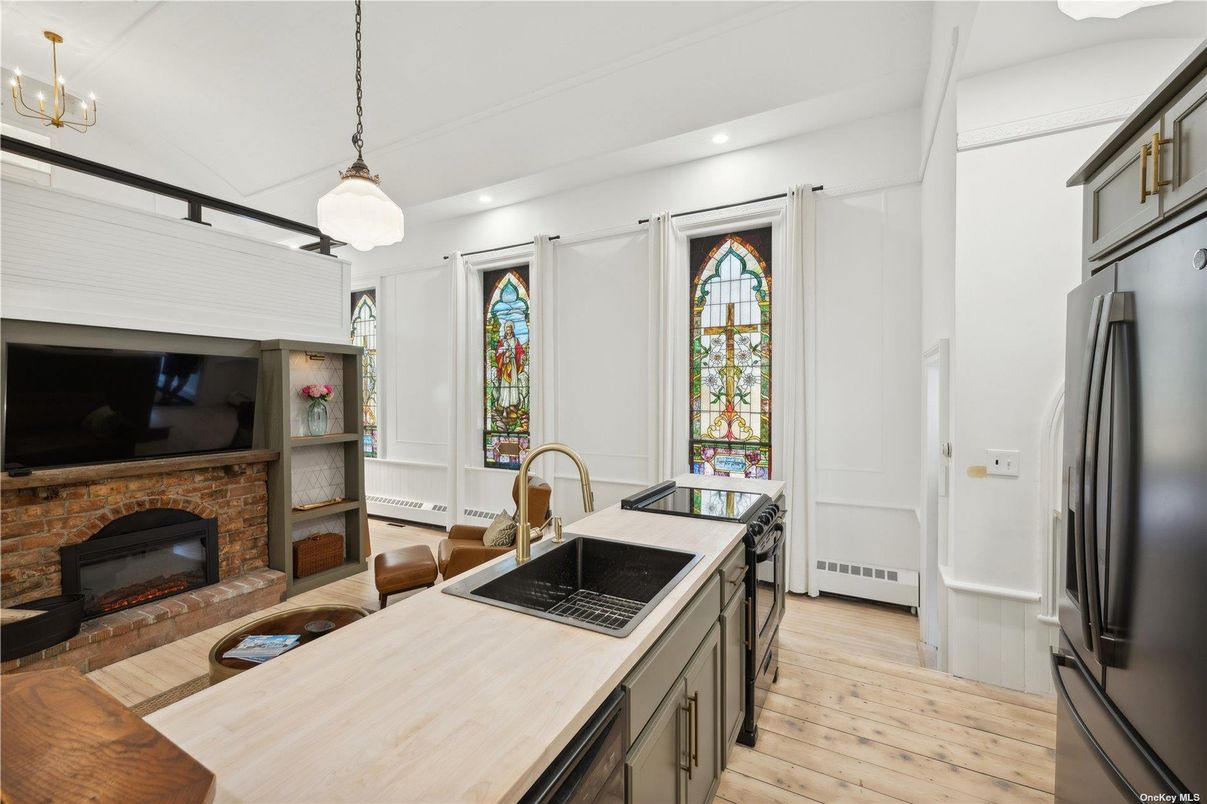 Fireplace, Interior, Kitchen, Pendant Lights, Recessed Lighting, Wood Texture Flooring