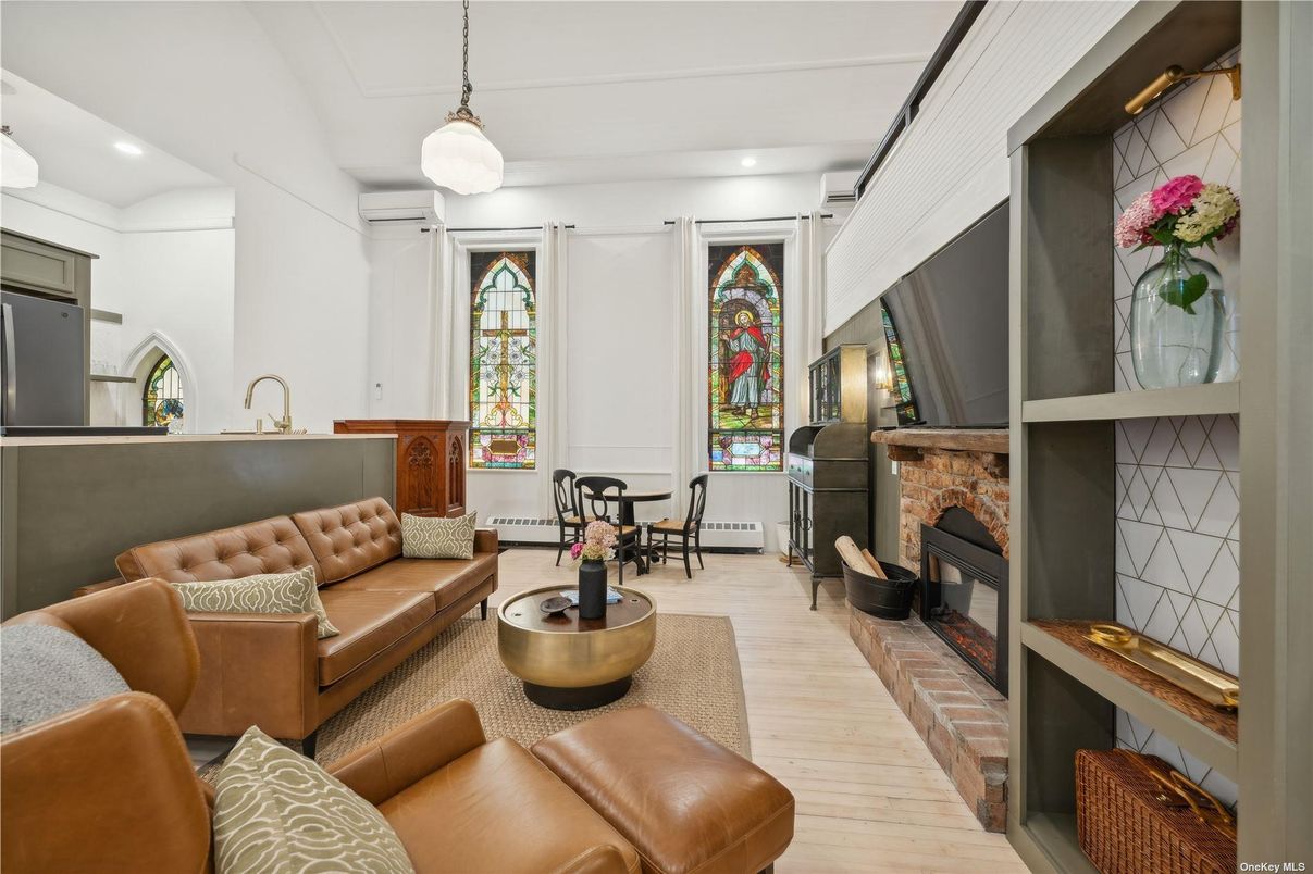 Fireplace, Interior, Living room, Pendant Lights, Recessed Lighting, Wood Texture Flooring