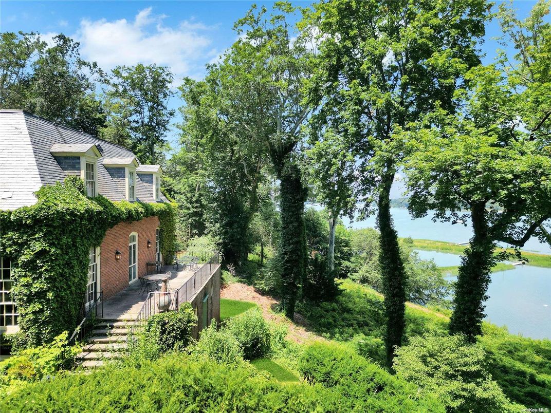 Exterior, Lake