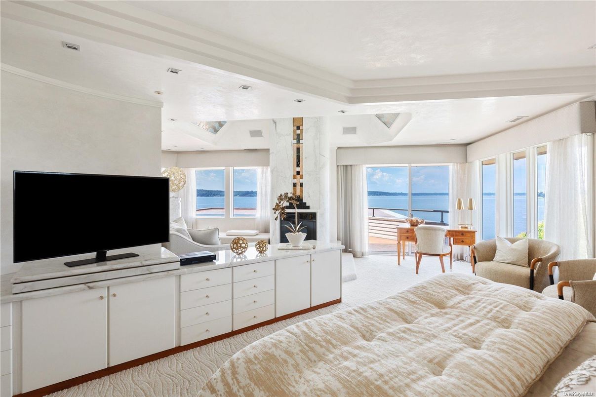 Dining room, Interior, Living room, Water