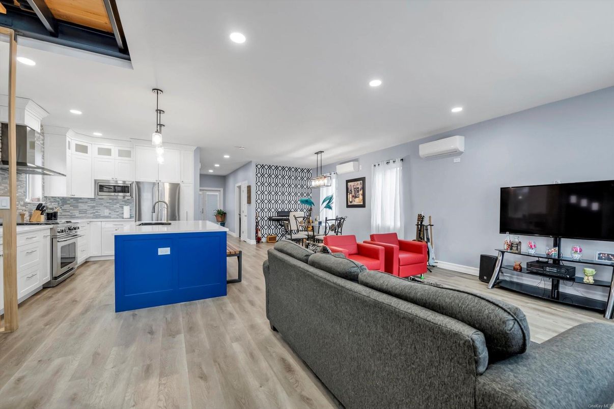 Dining room, Interior, Kitchen, Living room, Pendant Lights, Recessed Lighting, Stainless Steel Appliances, Wood Texture Flooring