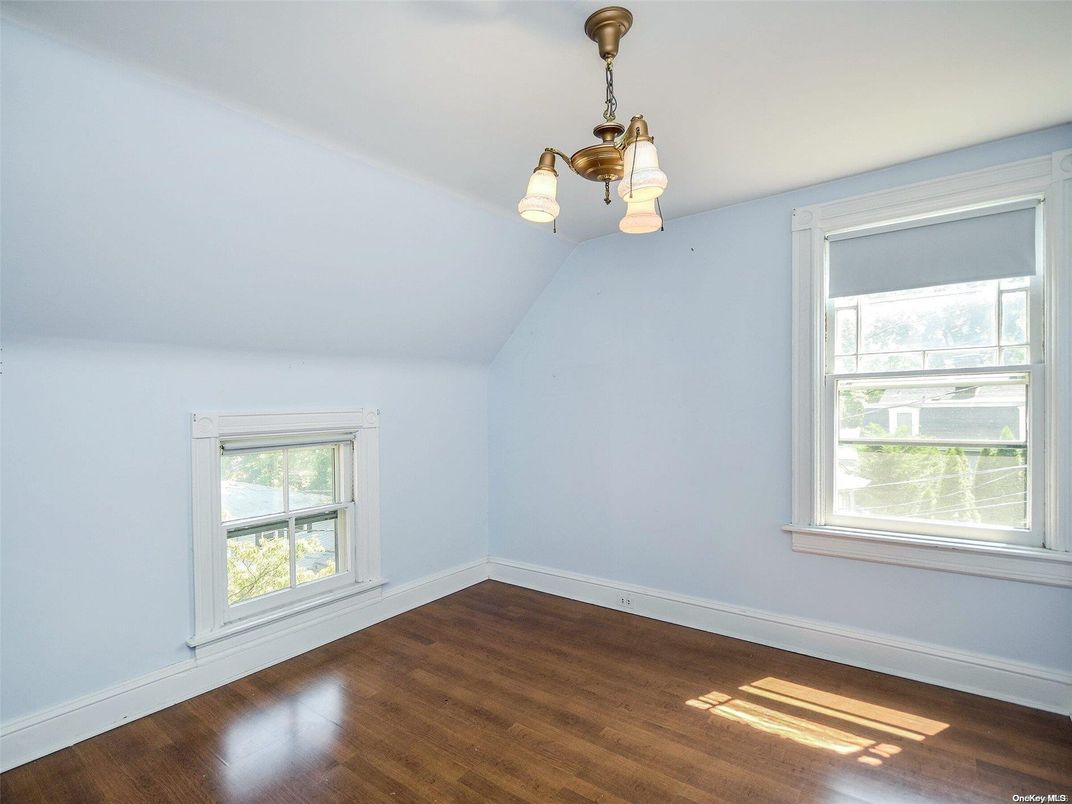 Empty room, Interior, Pendant Lights, Wood Texture Flooring
