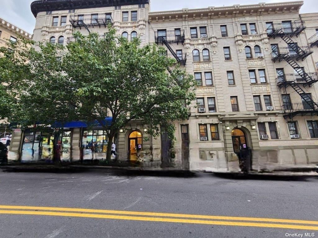 Exterior, Facade, Chicago School