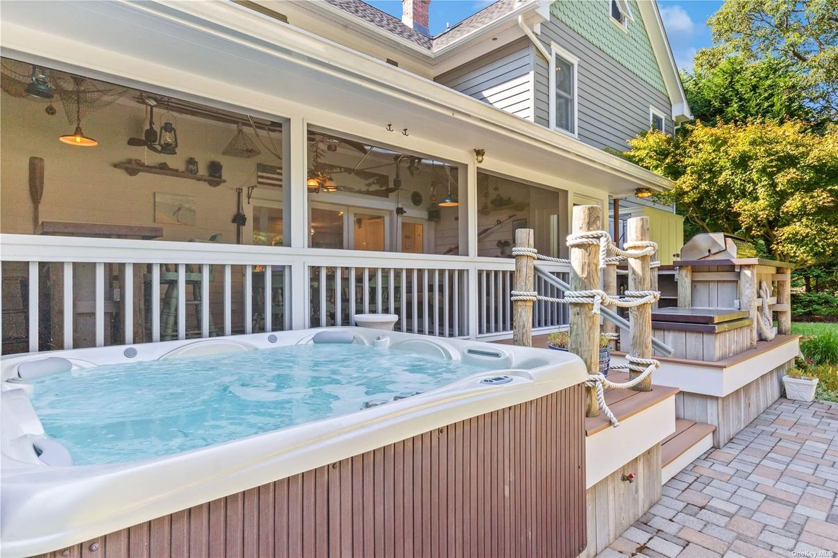 Exterior, Hot Tub