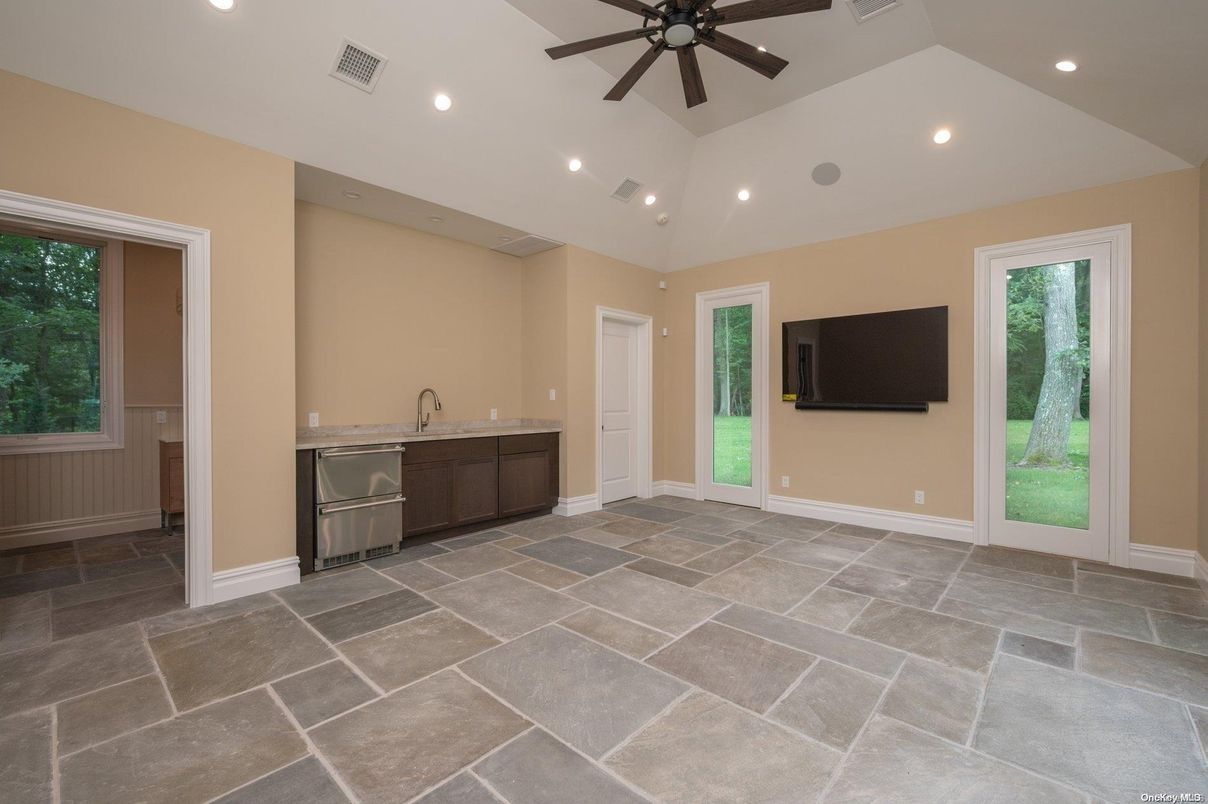 Empty room, Interior, Recessed Lighting