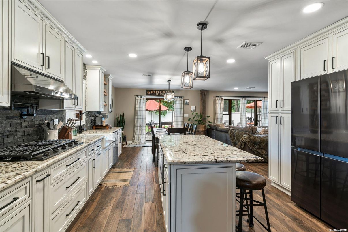Dining room, Interior, Kitchen, Pendant Lights, Recessed Lighting, Wood Texture Flooring