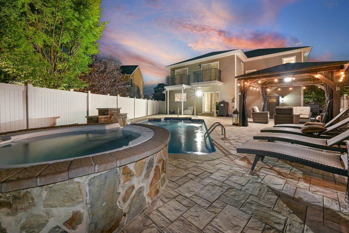 Exterior, Hot Tub, Pool