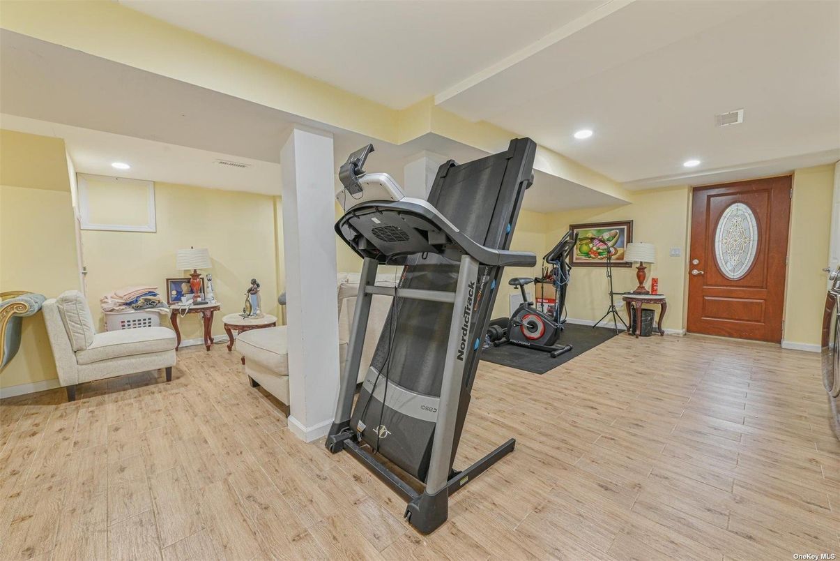 Fitness Equipment, Interior, Recessed Lighting, Wood Texture Flooring