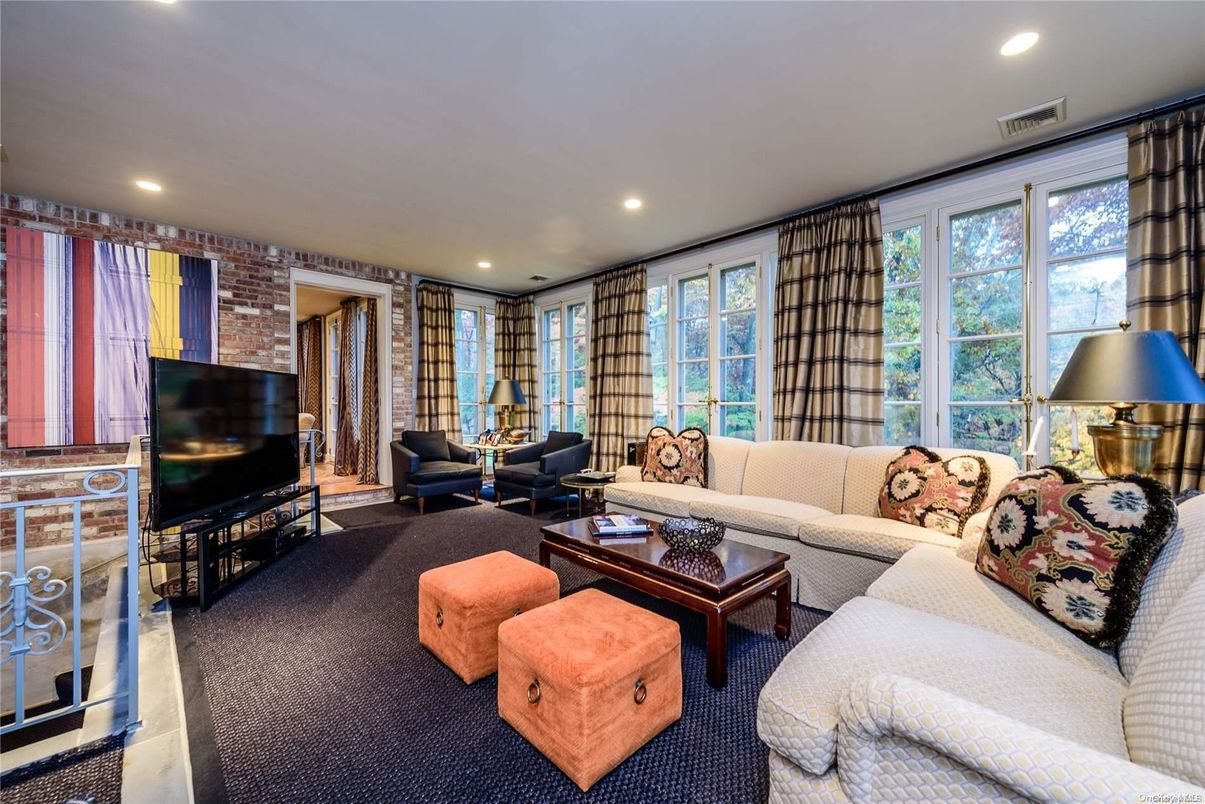 Interior, Living room, Recessed Lighting, Stone Walls