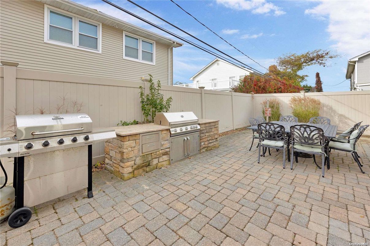 Exterior, Outdoor Kitchen