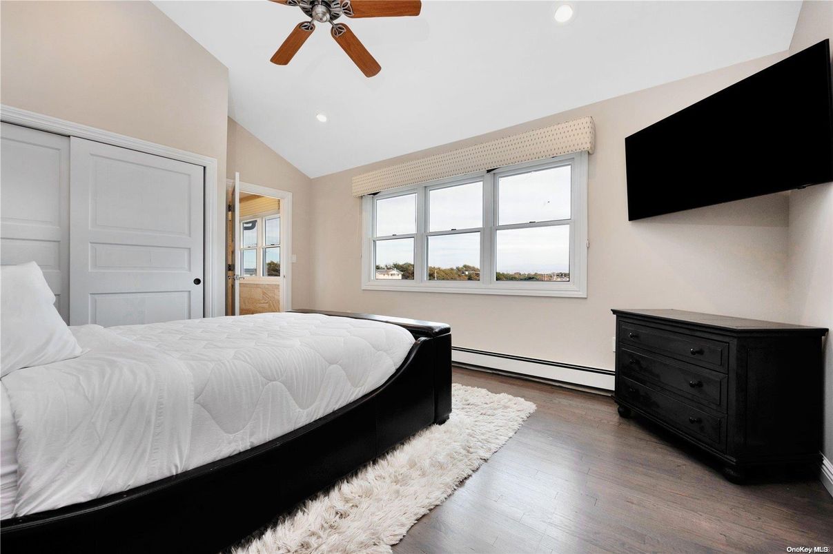 Bedroom, Interior, Recessed Lighting, Water, Wood Texture Flooring
