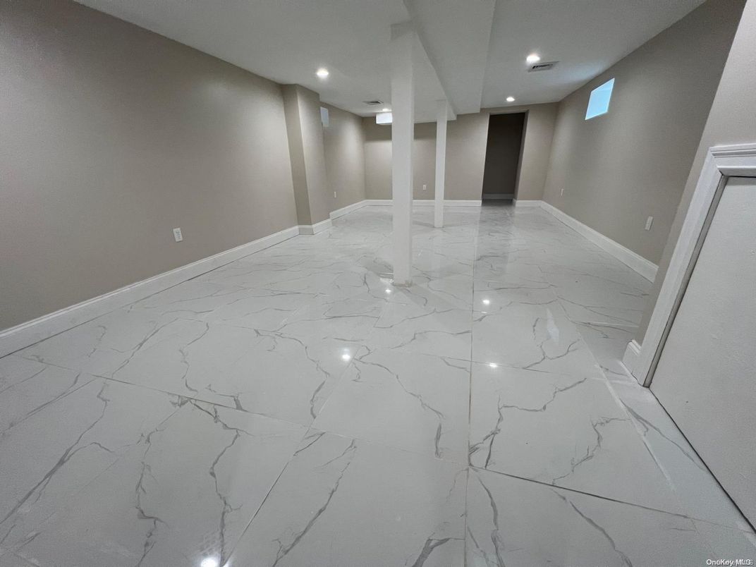 Empty room, Interior, Marble, Recessed Lighting