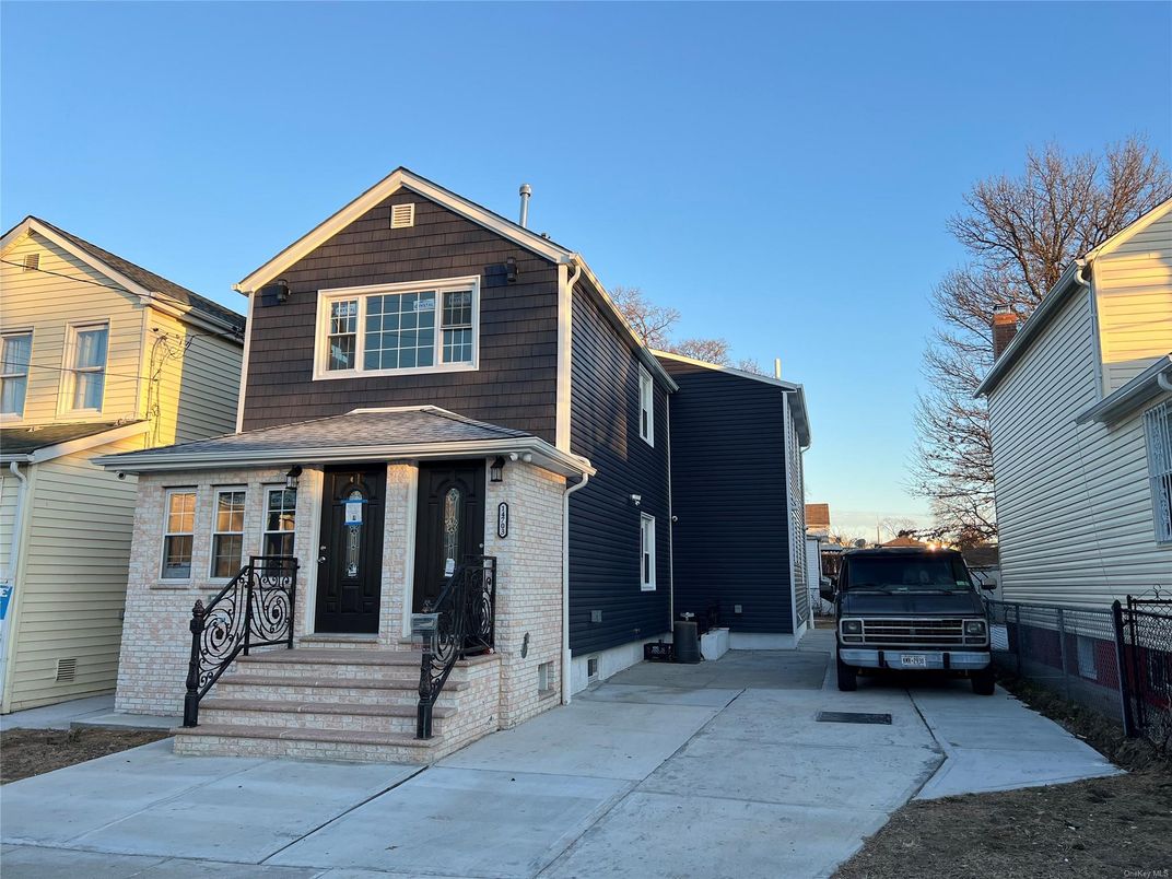 Exterior, Facade, Queen Anne Victorian