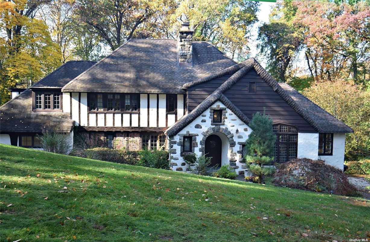 Exterior, Facade, Tudor Revival