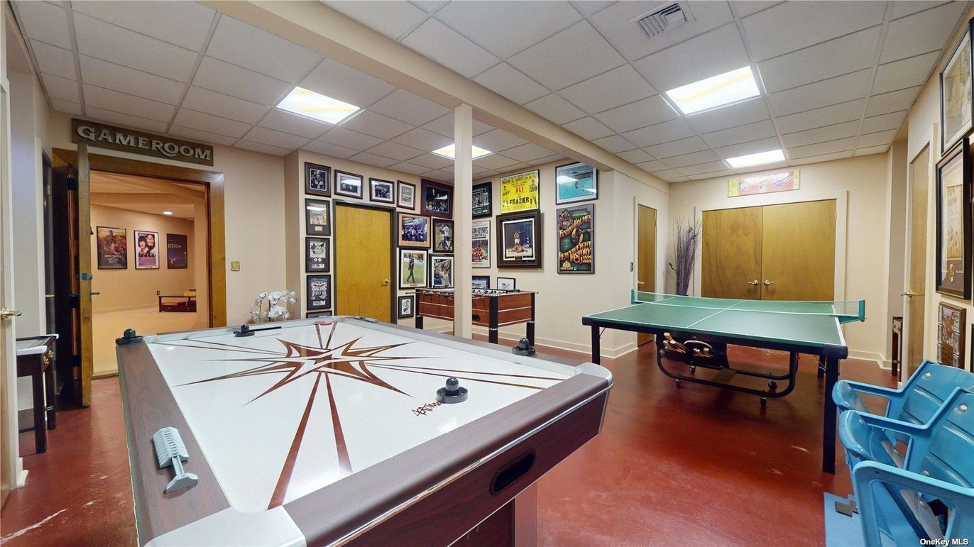 Game Room, Interior, Recessed Lighting