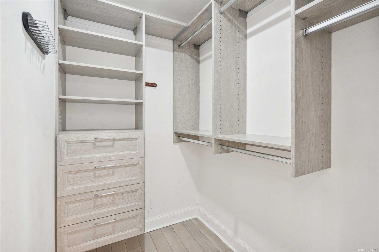 Interior, Walk-in Closets, Wood Texture Flooring