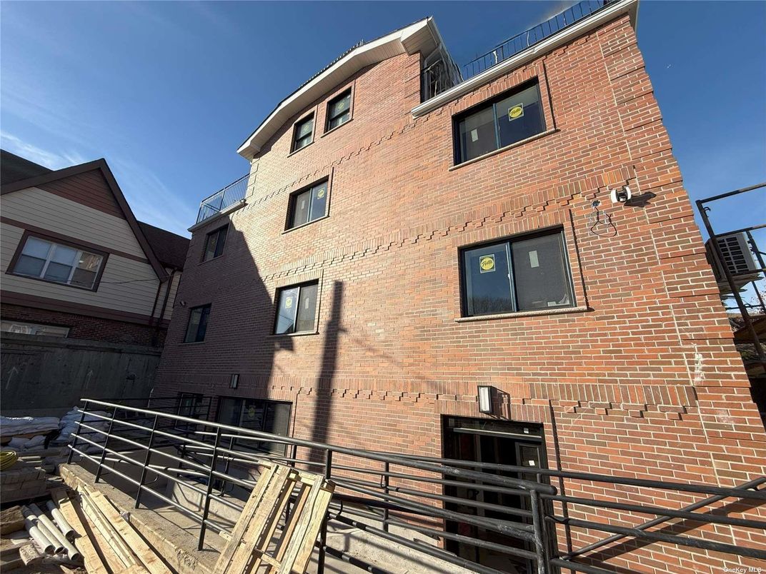 Exterior, Facade, Brick Facade, Rowhouse