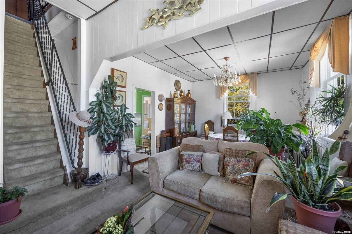Chandelier, Interior, Living room
