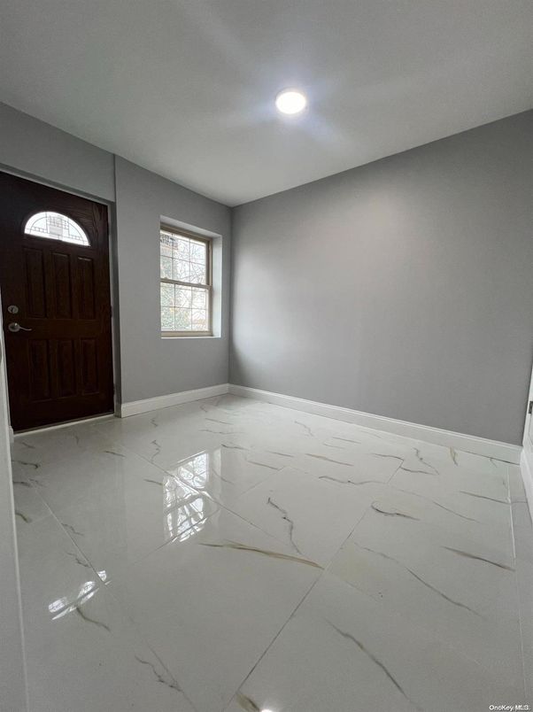 Empty room, Interior, Marble, Recessed Lighting