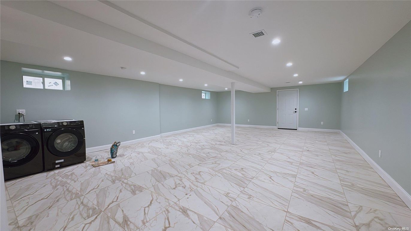 Interior, Marble, Recessed Lighting, Washer