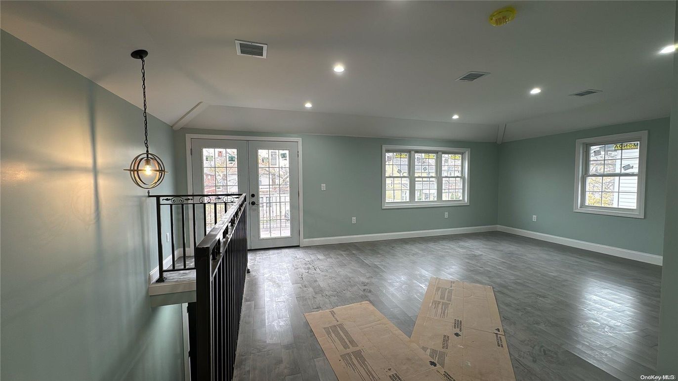 Interior, Pendant Lights, Recessed Lighting, Wood Texture Flooring