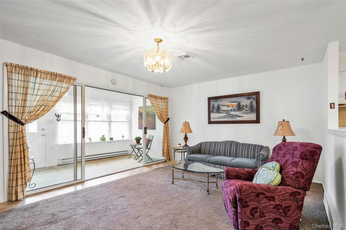 Chandelier, Interior, Living room