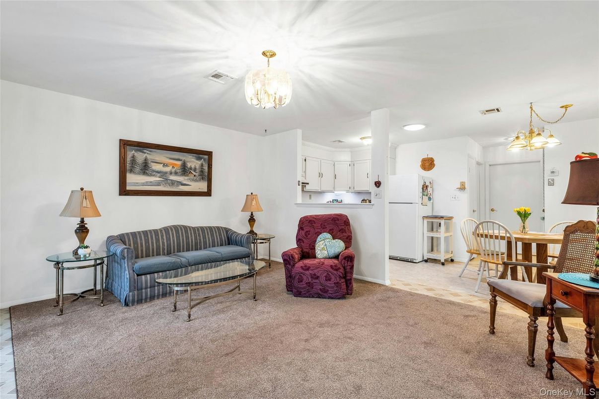 Chandelier, Dining room, Interior, Kitchen