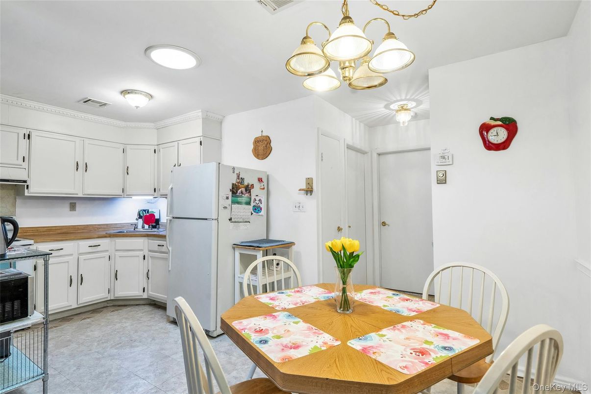 Dining room, Interior, Kitchen, Recessed Lighting