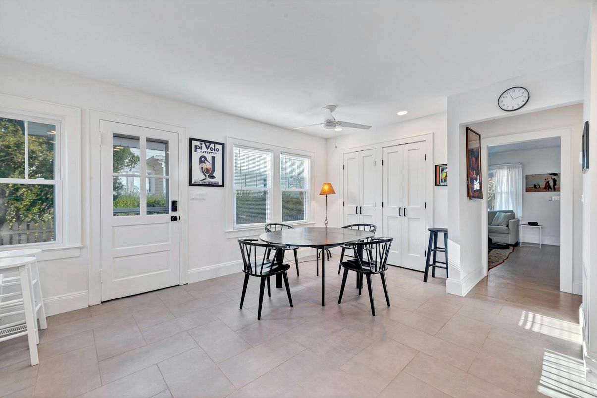 Dining room, Interior, Recessed Lighting