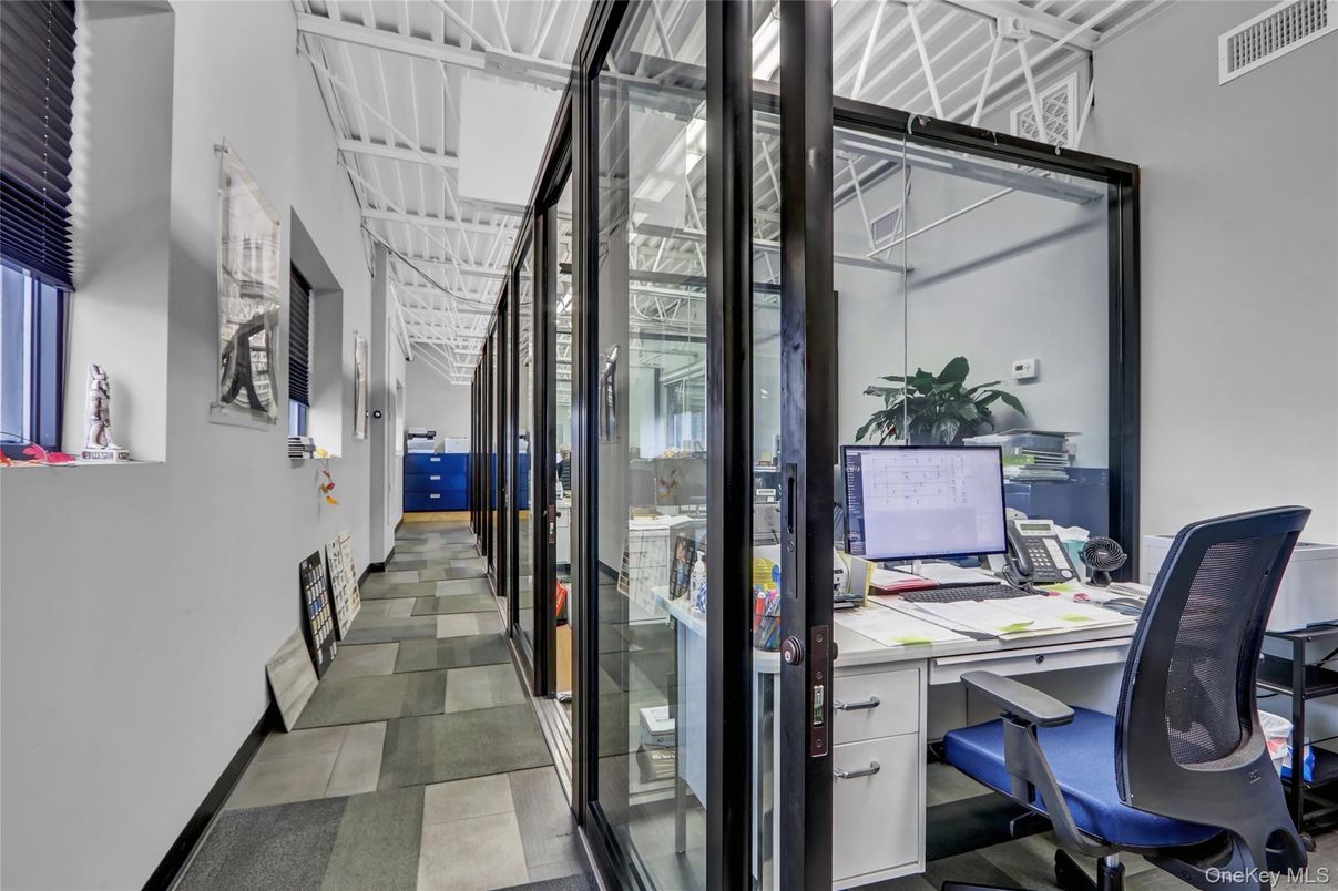 Home Office, Interior