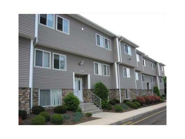 Exterior, Facade, Rowhouse