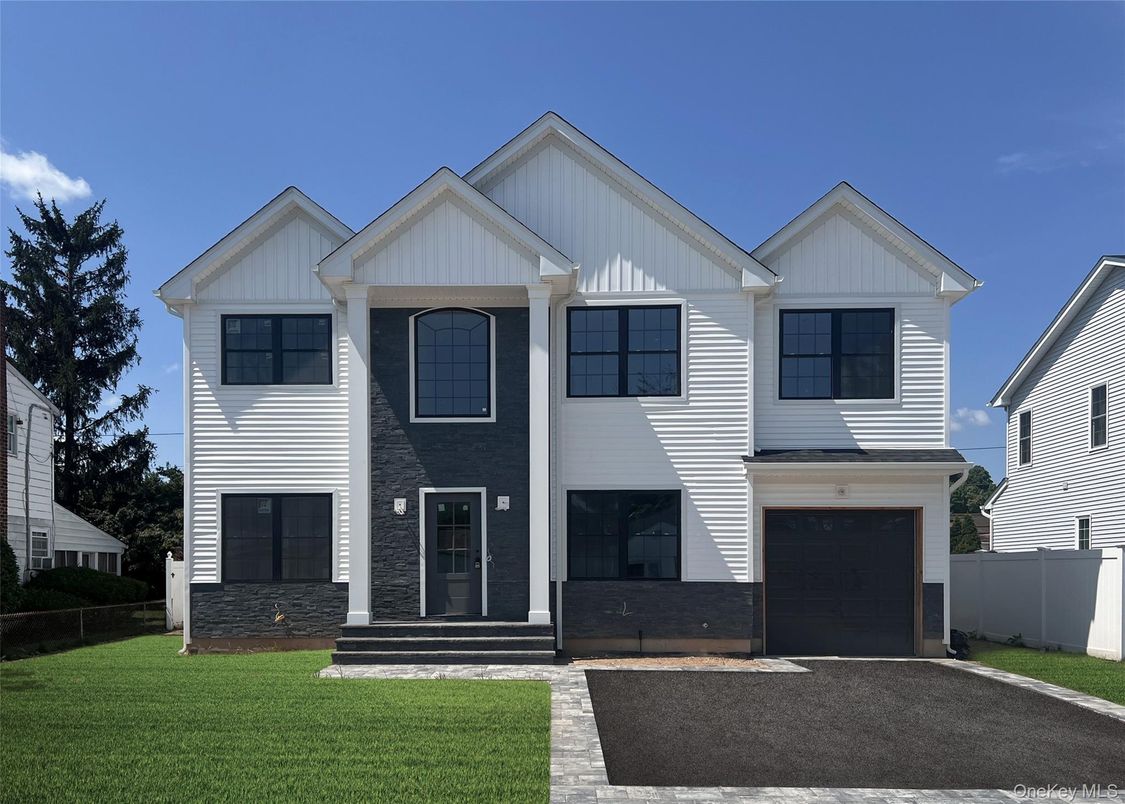 Attached, Exterior, Facade, Farmhouse