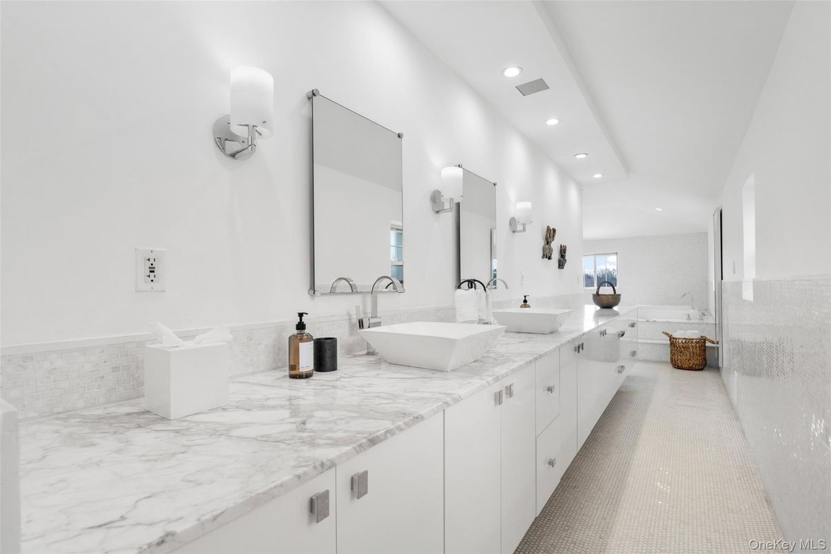Bathroom, Dual Sink Vanities, Free Standing Baths, Interior, Recessed Lighting
