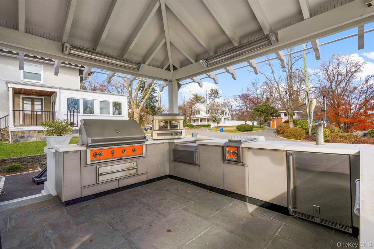 Exterior, Outdoor Kitchen