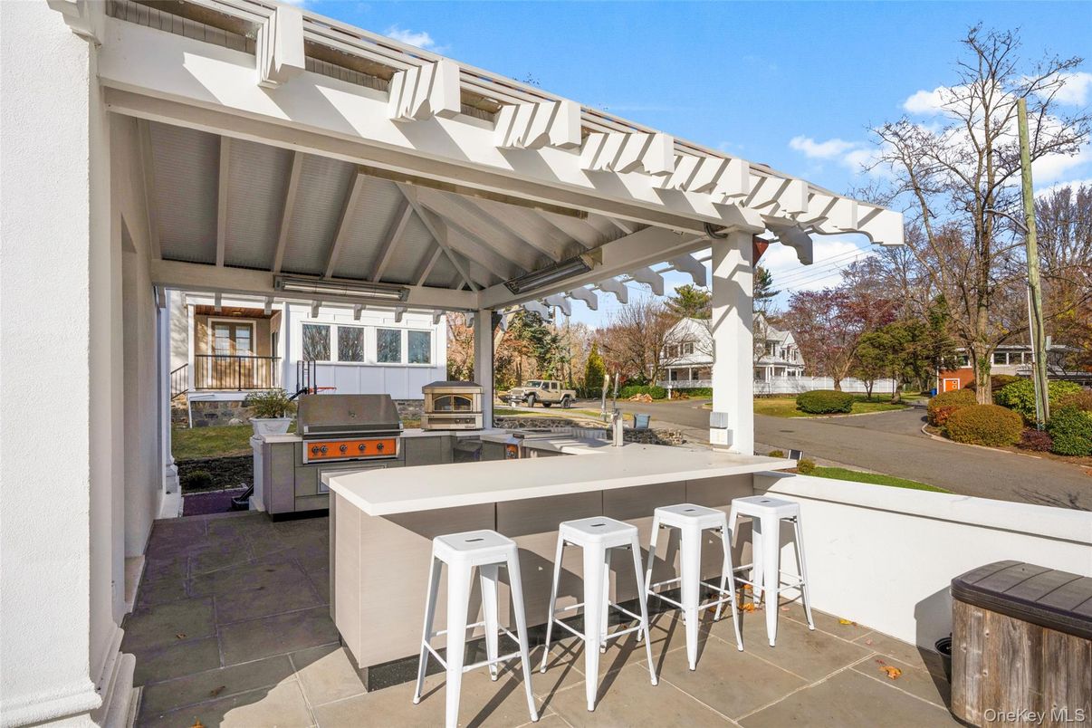 Exterior, Outdoor Kitchen