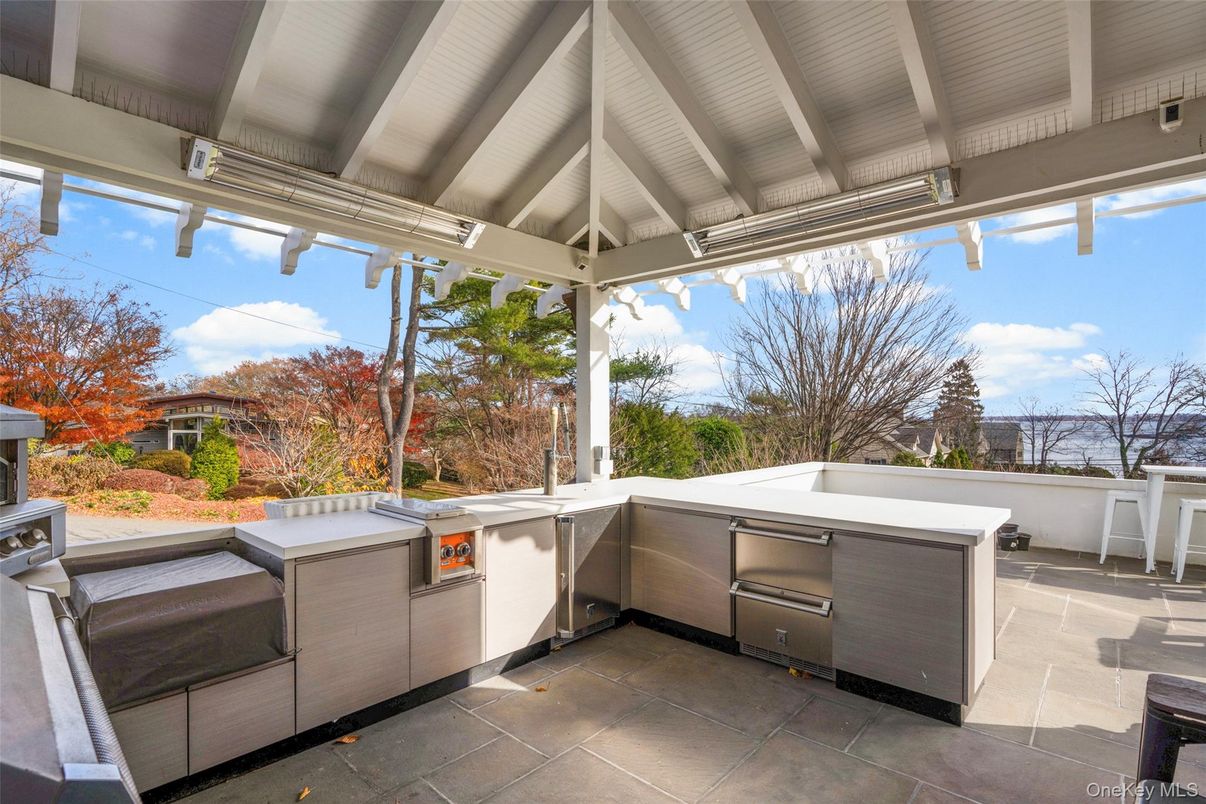 Exterior, Outdoor Kitchen