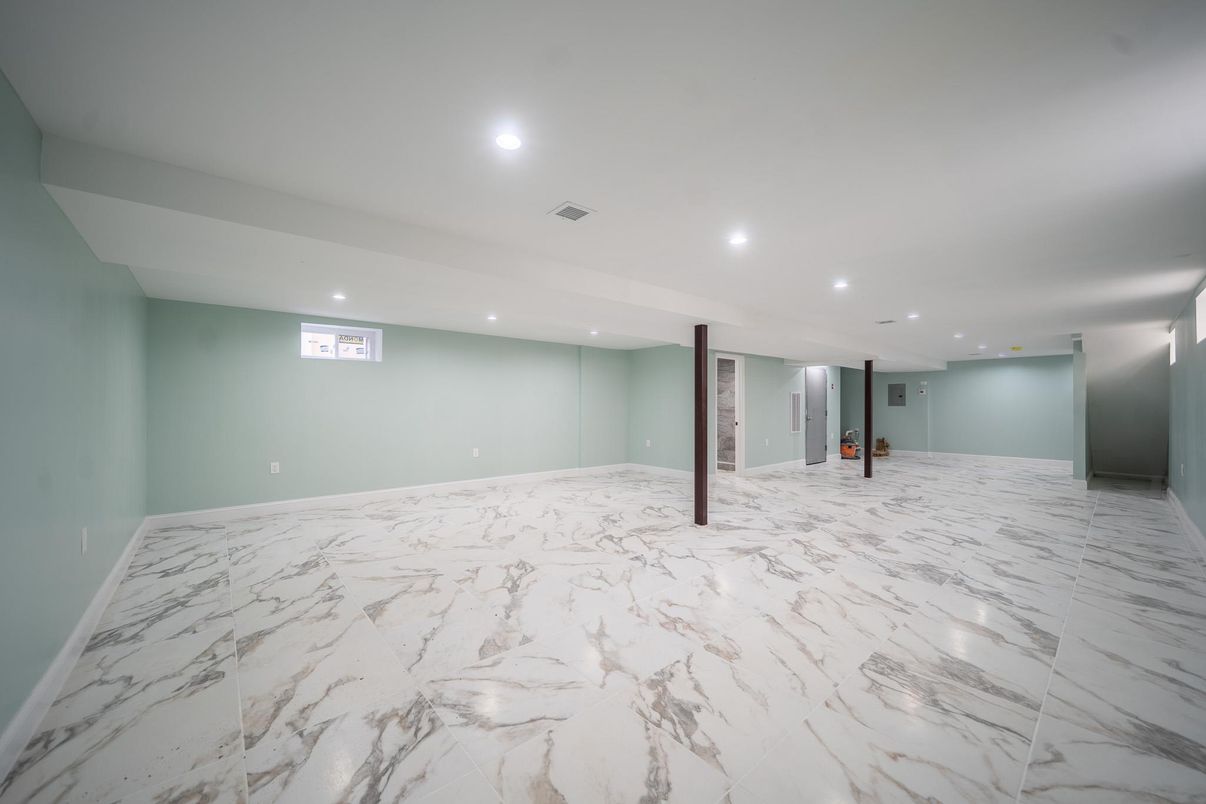 Empty room, Interior, Marble, Recessed Lighting