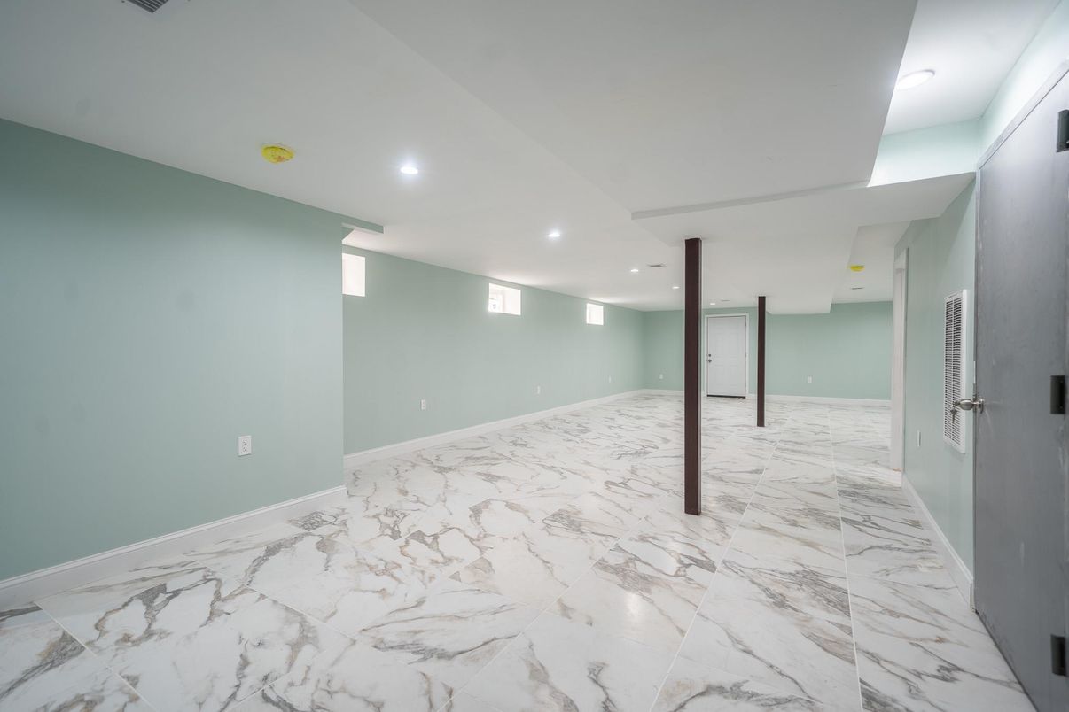 Empty room, Interior, Marble, Recessed Lighting