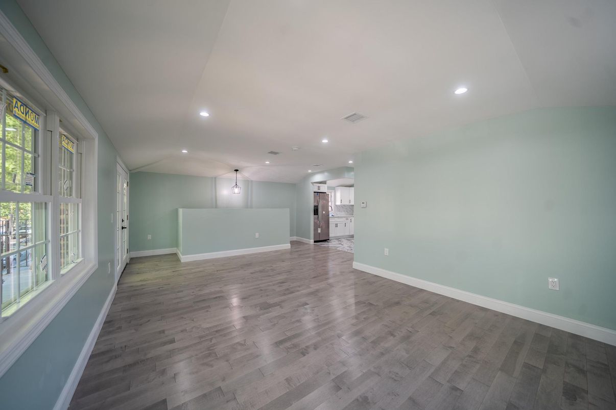 Empty room, Interior, Recessed Lighting, Wood Texture Flooring