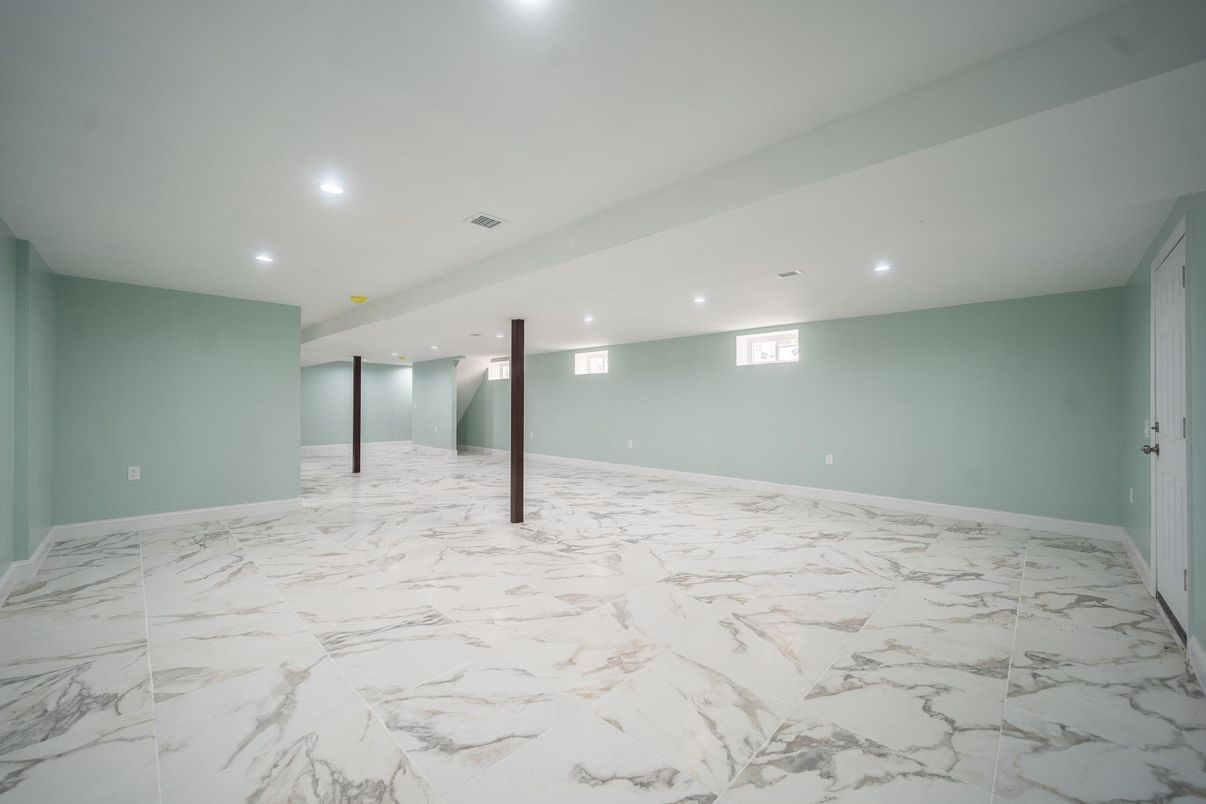 Empty room, Interior, Marble, Recessed Lighting