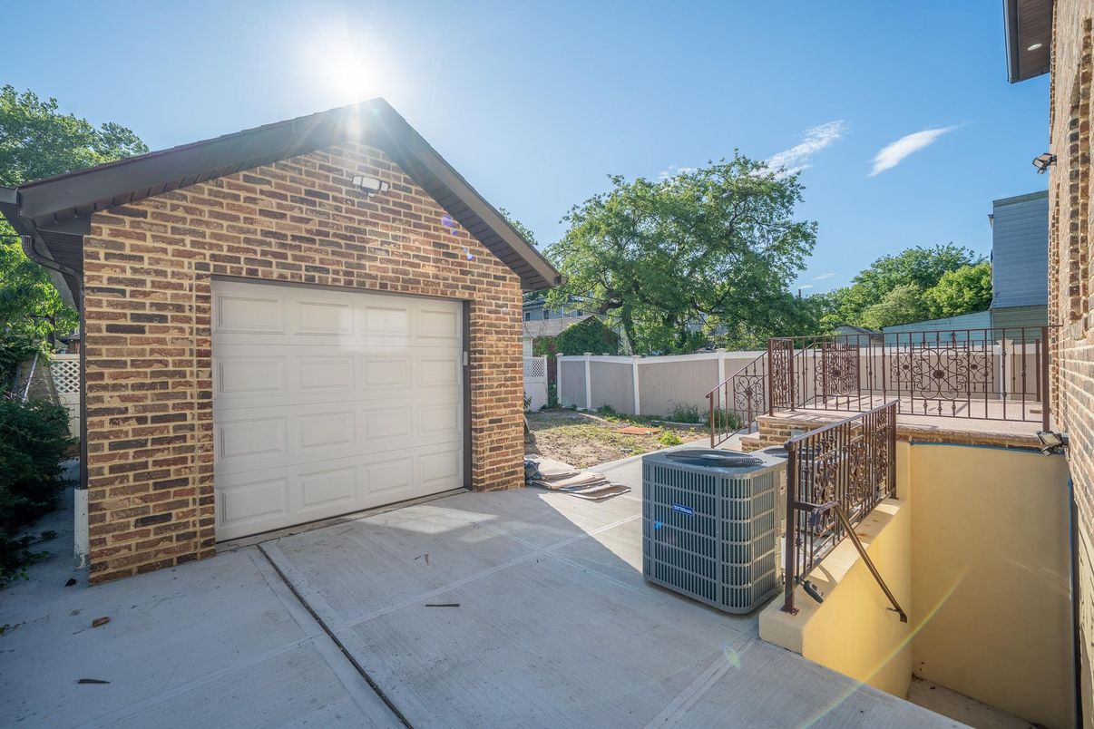 Detached Garage, Exterior