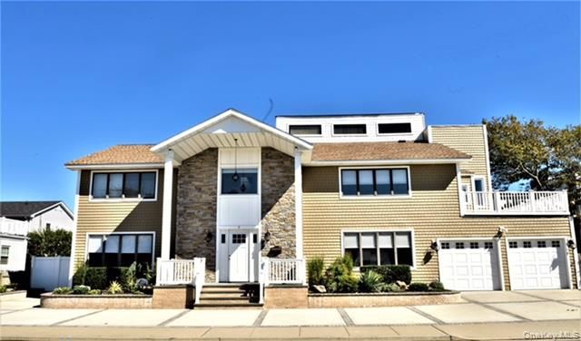 Attached, Exterior, Facade, Rowhouse