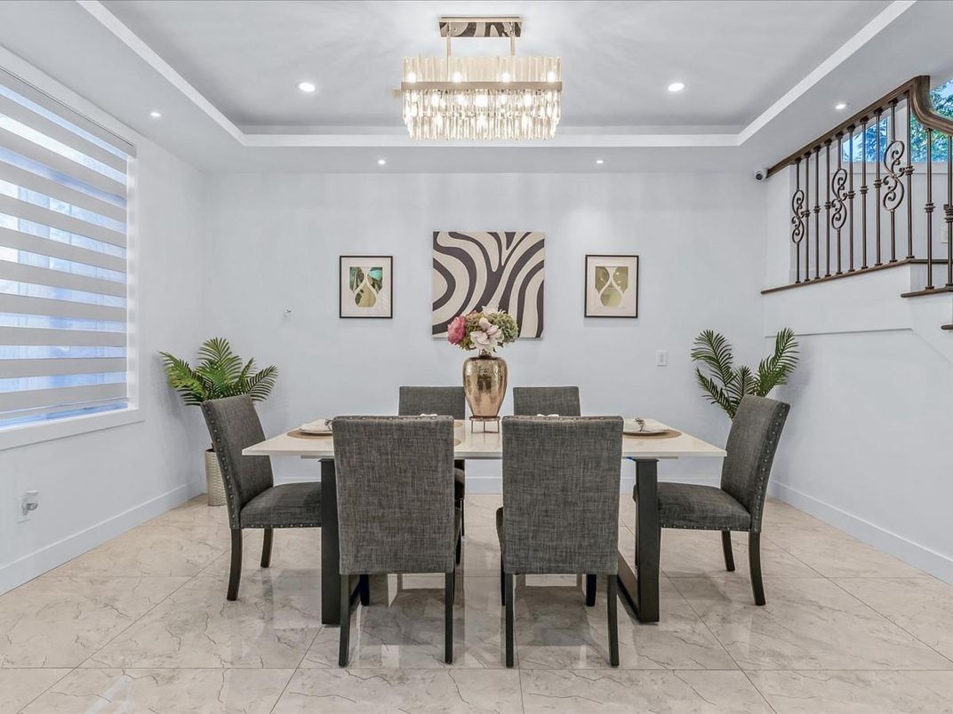 Chandelier, Dining room, Interior, Marble, Recessed Lighting