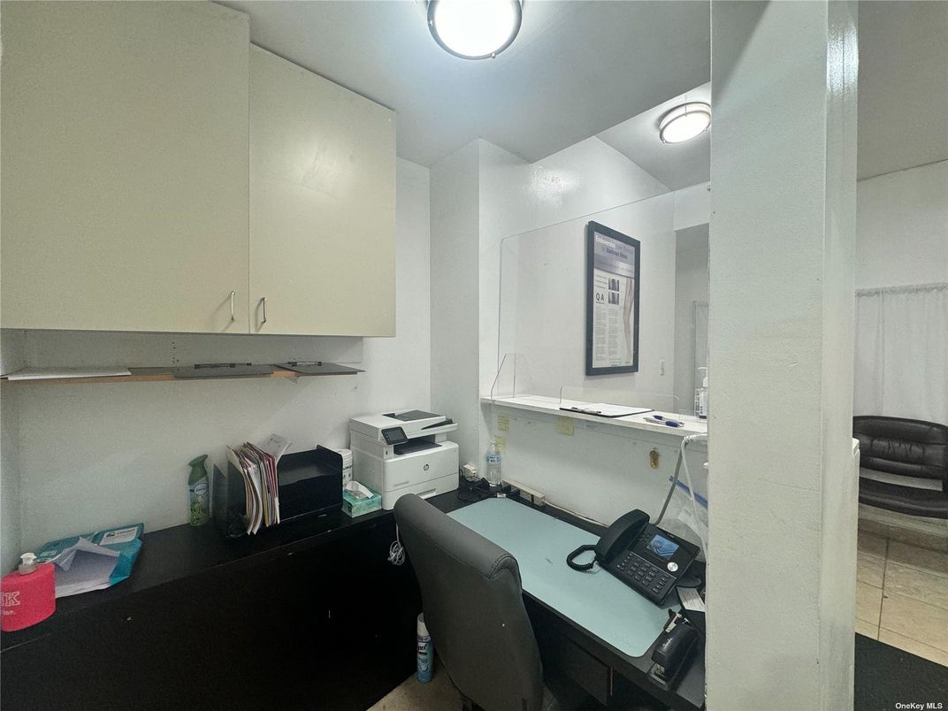 Home Office, Interior