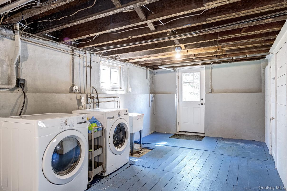 Interior, Washer, Wooden Beams, Wood Texture Flooring