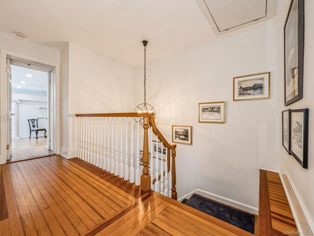 Interior, Pendant Lights, Recessed Lighting, Wood Texture Flooring