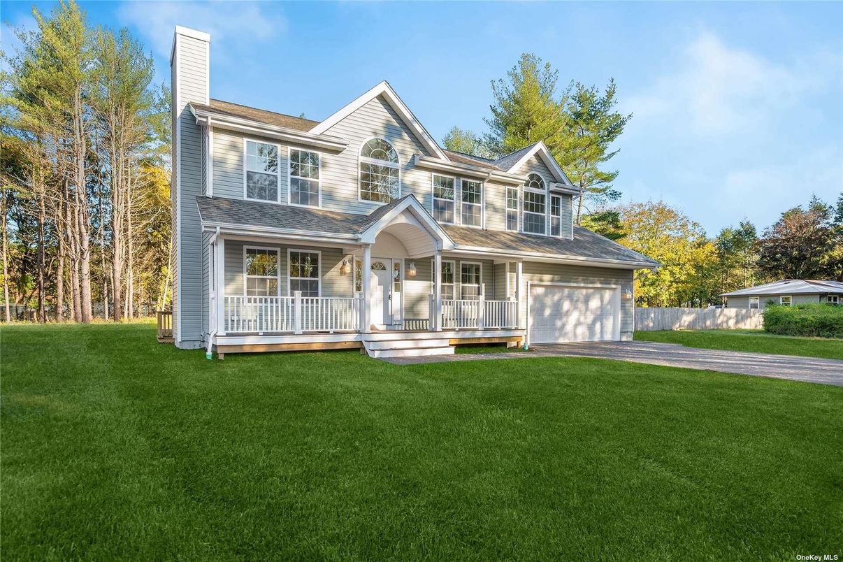Attached, Exterior, Facade, Farmhouse